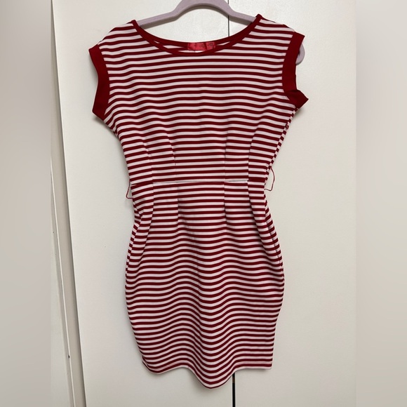 joy fashion Dresses & Skirts - Red and White Sleeveless Sheath Dress with Crew Neck
